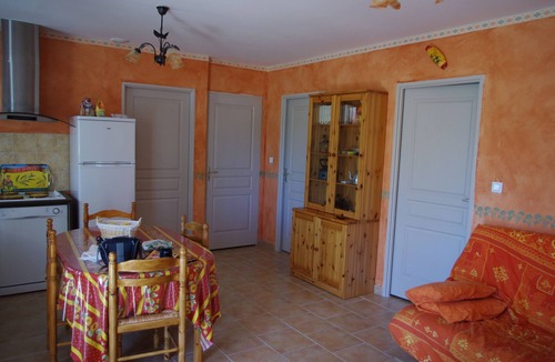 Pernes-les-Fontaines Cottage | The enclosure of cicadas cottage located in the Pearl of Comtat in Pernes Les Fontaines
