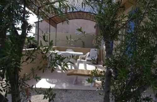 Pernes-les-Fontaines Cottage | The enclosure of cicadas cottage located in the Pearl of Comtat in Pernes Les Fontaines