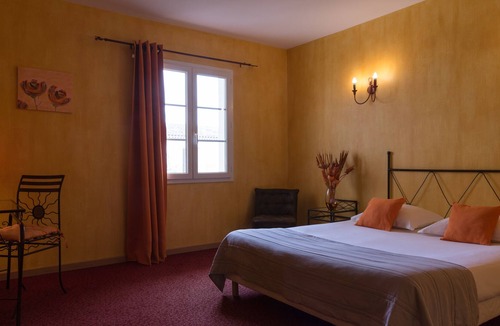 Pertuis Hotel | The Originals City, Hôtel Le Village Provençal