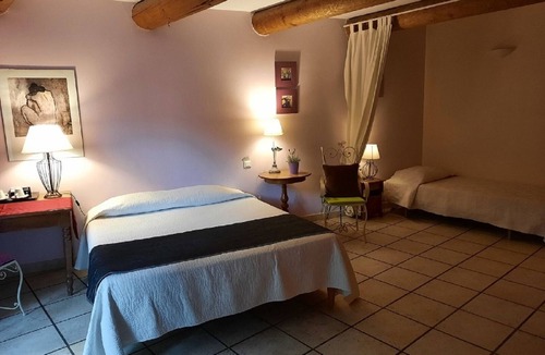 Castillon-du-Gard Bed & Breakfast | The Perfect Cottage for Friendly Stays with Family or Friends