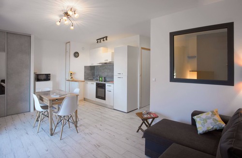 Le Pradet Apartment | THE PRADET Appart 4 pers sea view beach 50m