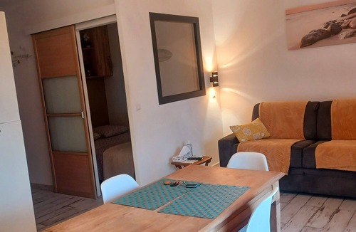 Le Pradet Apartment | THE PRADET Appart 4 pers sea view beach 50m