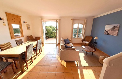 Les Restanques Villa | The villa Charles in holiday residence in the heart of the golf of saint tropez