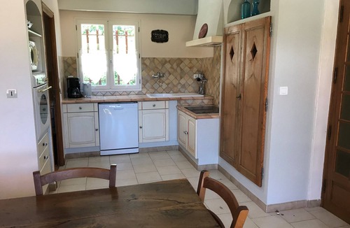 Cabannes House | The warblers house ground floor swimming pool accessibility pets
