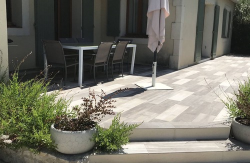 Cabannes House | The warblers house ground floor swimming pool accessibility pets