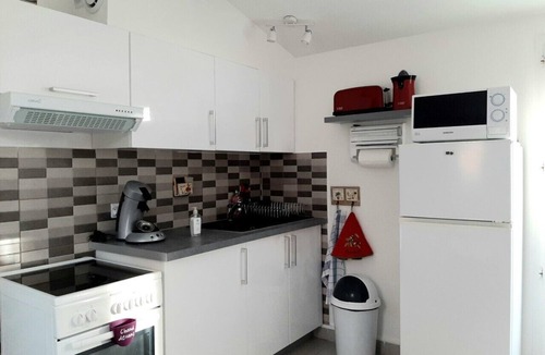 Tourves House | Tourves, small independent house, quiet, clean, Swimming pool, barbecue, Wifi. Clim.