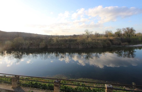Remoulins House | Townhouse with direct view of the Gardon