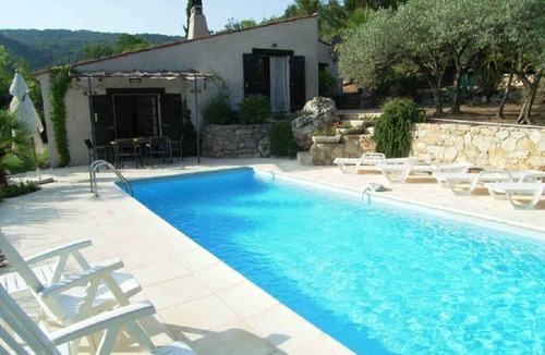 Callas House | Traditional Family Villa A/C, 3 bedrooms, sleeps 6, easy walk to the village