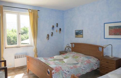 Lacoste Other | Traditional provincial holiday home - air conditioned