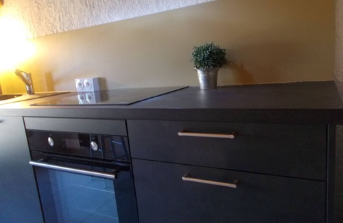 Jonquerettes Bed & Breakfast | Tramontane, bedroom and TV room, near Avignon.