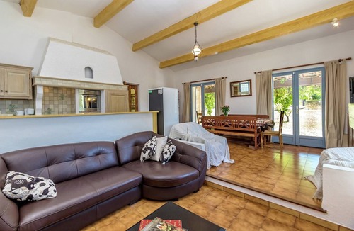 La Caravane Villa | Tranquil Villa Getaway with Pool