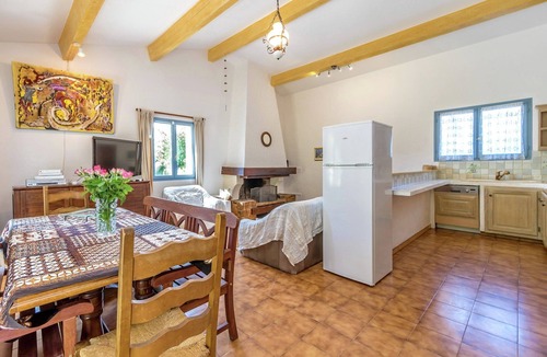 La Caravane Villa | Tranquil Villa Getaway with Pool
