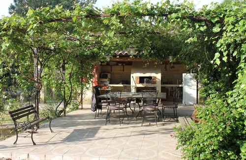 Saze House | Two bedrooms, in the countryside, near Avignon.