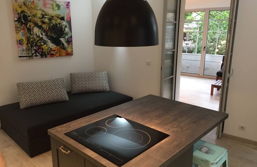 Fontaine-de-Vaucluse Apartment | Unique apartment by the water