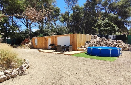 Saint-Mitre-les-Remparts Apartment | Unusual accommodation T3