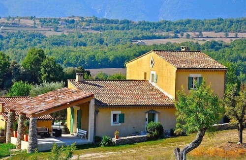 Saint-Martin-de-Castillon House | Vacation home in the Luberon in the heart of nature, private pool.
