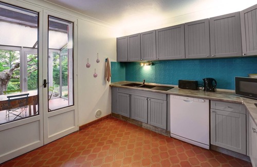 Lauris House | Vacation home in Luberon in the heart of Provence WIFI Free Fiber