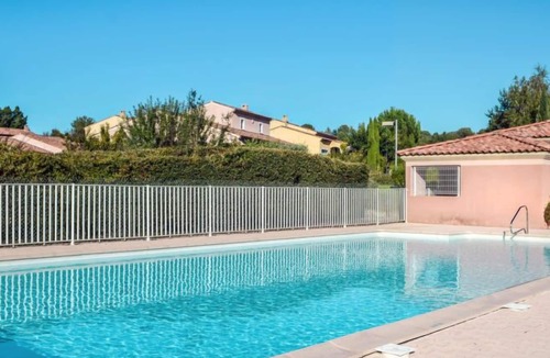 Pierrevert House | Vacation home L'Orée du Golf (PVE100) in Pierrevert - 4 persons, 2 bedrooms