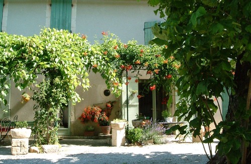 Paluds de Noves Apartment | vacation rental in Provence