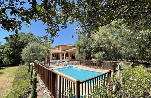 Les Arcs-sur-Argens House | Vacation villa Provence - with large garden with pool + boules; home office equipment