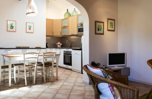 Grans House | VERY NICE PROVENÇAL HOUSE 6 people countryside garden swimmingpool play area SPA