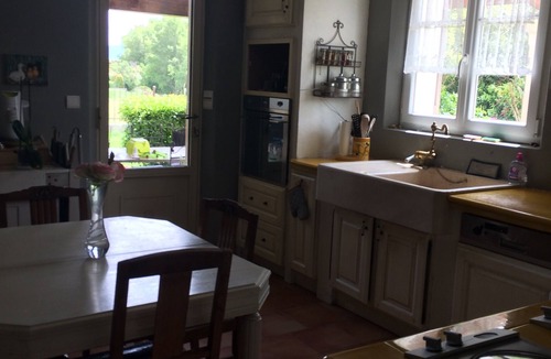 Cabrieres-d'Avignon House | Very quiet building with pool opposite the Luberon