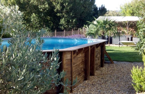 Cabrieres-d'Avignon House | Very quiet building with pool opposite the Luberon