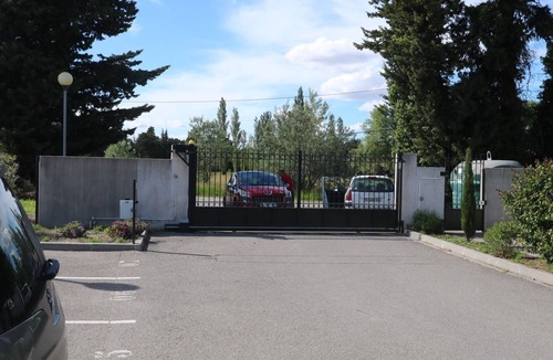 Saint-Saturnin-les-Avignon Villa | Villa Proche Avignon 6pers Avec Piscines