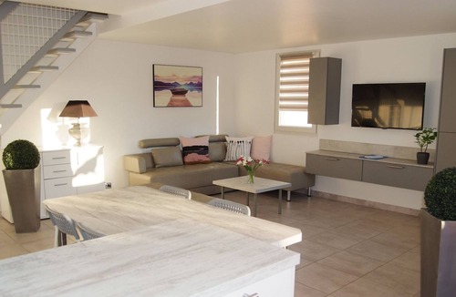 Miramar Villa | Villa 3 *, 6 people, fully equipped, trade and beach walk 5 minutes