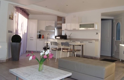 Miramar Villa | Villa 3 *, 6 people, fully equipped, trade and beach walk 5 minutes