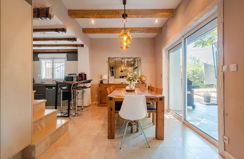 Grand Sud Villa | Villa 'Aix En Provence' with Private Terrace, Wi-Fi and Air Conditioning