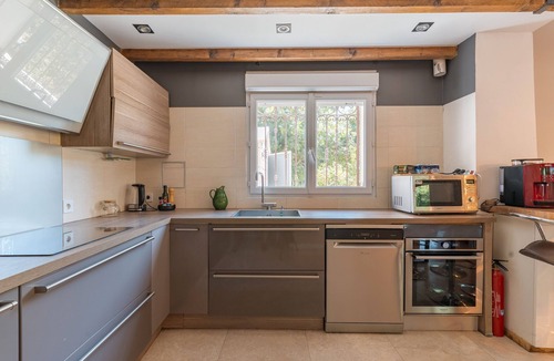 Grand Sud Villa | Villa 'Aix En Provence' with Private Terrace, Wi-Fi and Air Conditioning