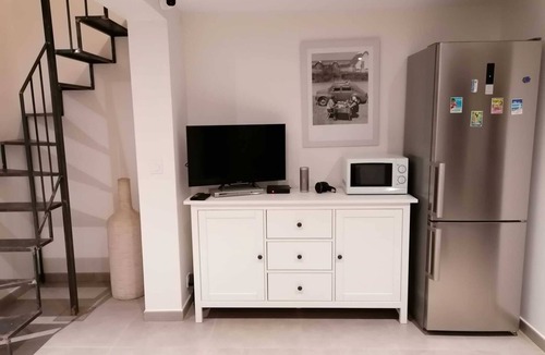 Miramar House | Villa Avec Piscine , Accès Port Plage par Sentier Pédestre