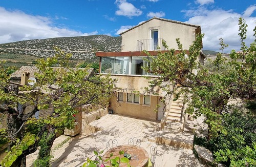 Malaucene Villa | Villa Beilles, 84BEILLES, beautiful, with fenced pool, jacuzzi and views