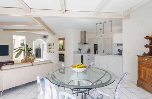 Manosque Villa | Villa 'Chez Dominique' with Private Pool, Private Terrace and Wi-Fi