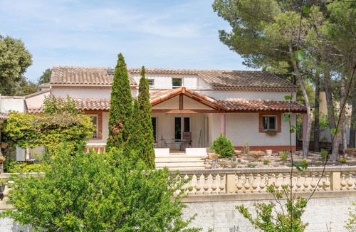 Venasque Villa | Villa "Clos Des Fontaines" with Mountain View, Shared Pool & Wi-Fi