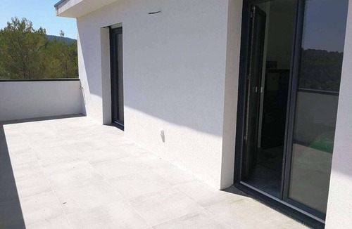 Ollioules Villa | Villa 'Contemporaine Côte Azur Calme' with Sea View, Wi-Fi and Air Conditioning