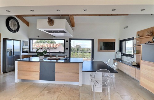 Bedarrides House | Villa Contemporaine Avec Piscine, au Coeur et au Calme du Vignoble