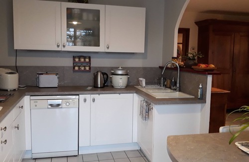 Montfrin Villa | Villa de 3 Chambres, Climatisée et Sécurisée Entourée D'un Jardin Clos