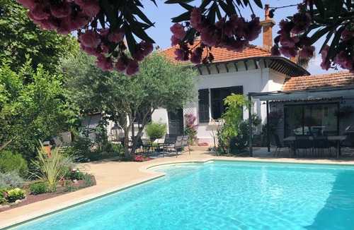 Les Bormettes Villa | Villa de Caractère au Calme à 300m des Plages et du Port Avec Piscine
