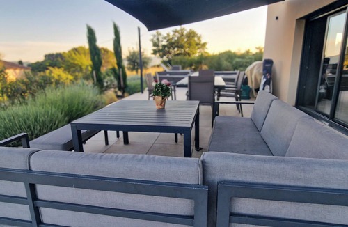Reillanne Villa | Villa de Pierrefeu, lavender and old stones in the heart of the Luberon