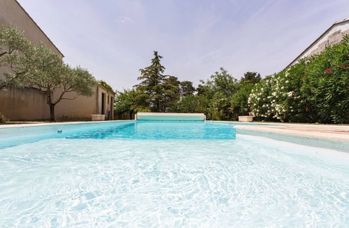 Le Pontet Villa | Villa Des Papes - Three Bedroom Villa, Sleeps 8