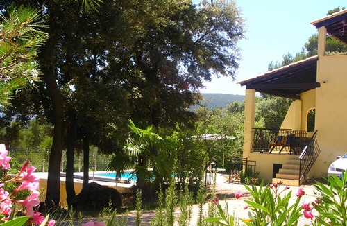 La Roquebrussanne Villa | Villa Familiale Dans la Montagne Avec Piscine
