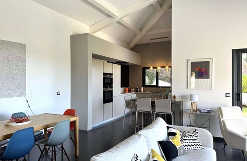 La Londe-les-Maures House | Villa for 8 People with Heated Pool and Sea View