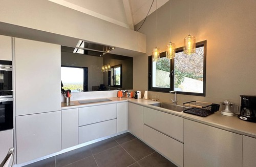 La Londe-les-Maures House | Villa for 8 People with Heated Pool and Sea View