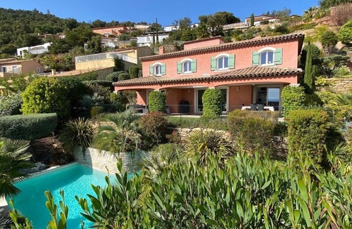 La Londe-les-Maures House | Villa FOR 8/10 PEOPLE Swimming pool, jacuzzi, Panoramic view of the sea and vineyards