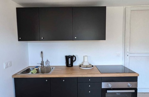 Saint-Martin-de-Castillon Apartment | Village house with terrace and breathtaking views!