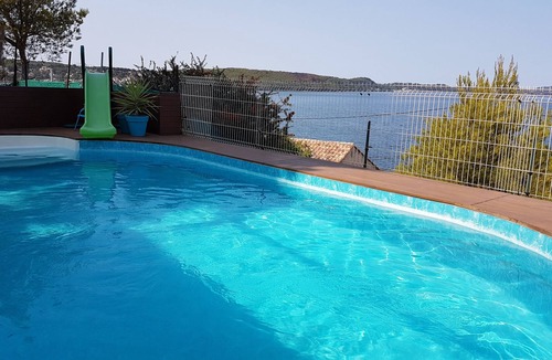 Saint-Mitre-les-Remparts Villa | Villa with private pool