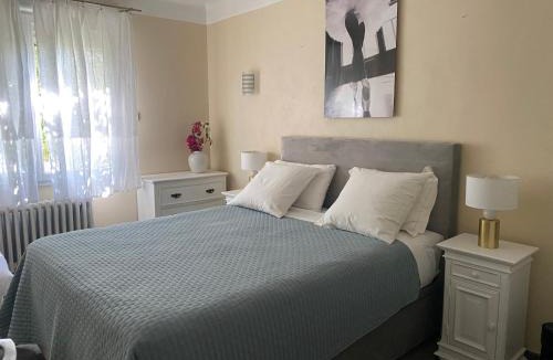 Saint-Saturnin-les-Avignon House | Villa des palmiers
