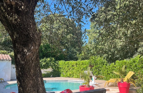 Les Angles House | Villa, garden, swimming pool less than 5 minutes from the Palais des Papes and Avignon (2 kms)